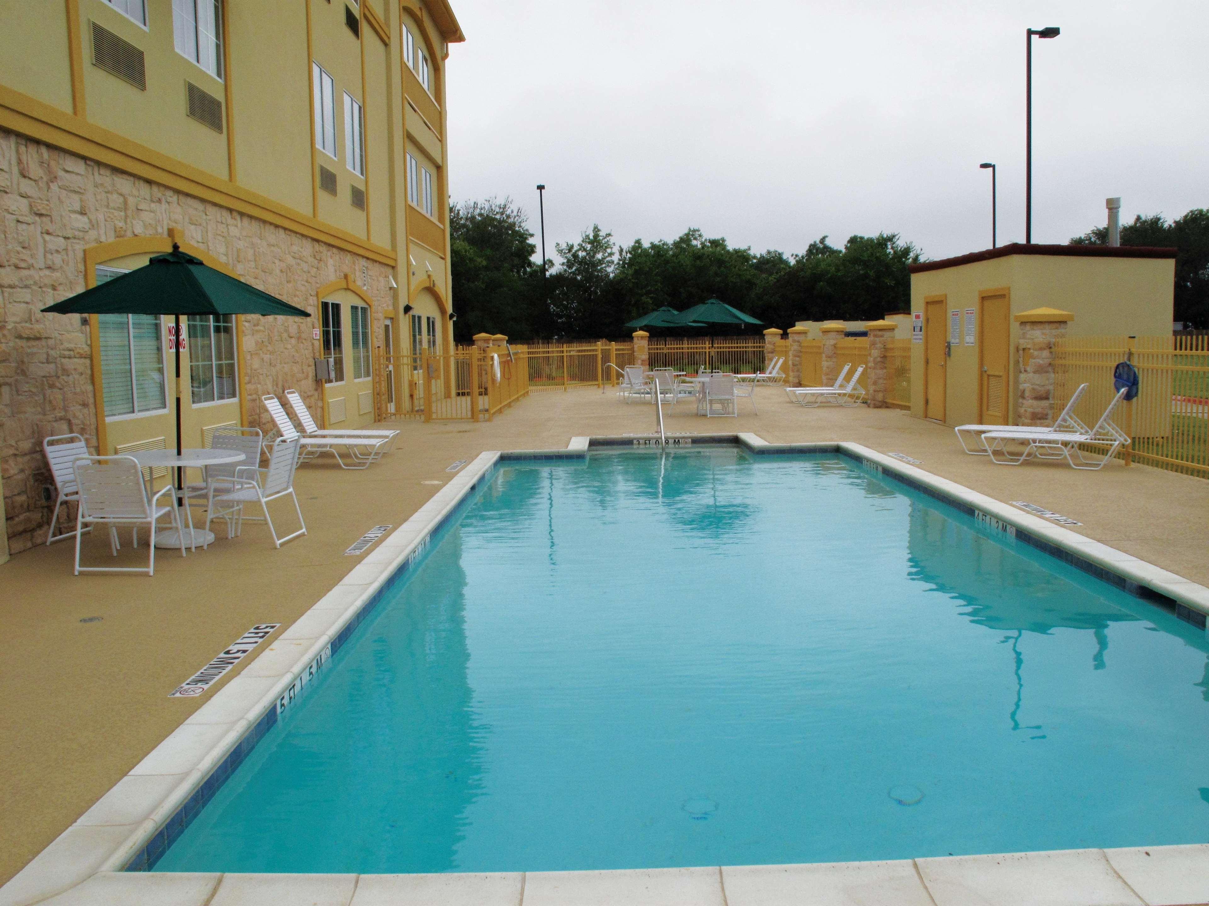 La Quinta By Wyndham Ennis Hotel Eksteriør billede