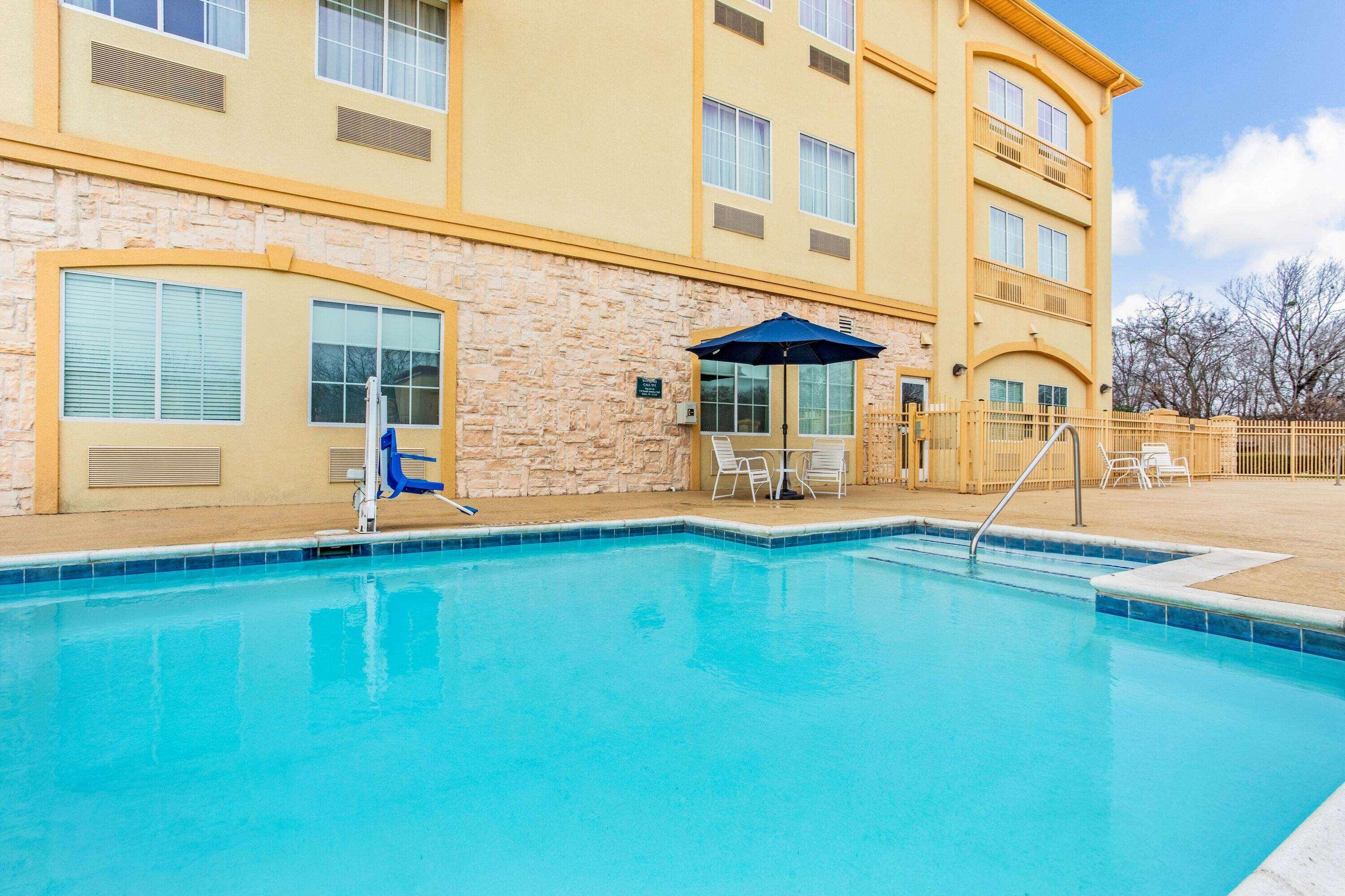 La Quinta By Wyndham Ennis Hotel Eksteriør billede